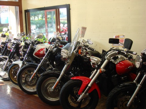 田舎に住んでるオッサンだけどバイク屋行こうと思ったら店まで数時間かかるんだが