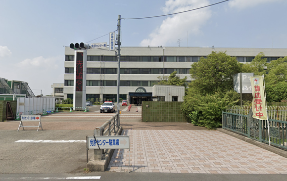 埼玉県免許センター「僻地です。車で2時間かかります。あえて繁華街から何十キロも離れて作りました」