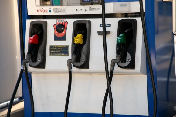 石川・富山でガソリンスタンドの閉店が急増、ハイブリッド車とEV普及が影響