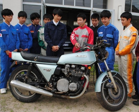 兵庫県加古川市の工業高生、名車のバイク「Ｚ１-Ｒ」復活に挑戦