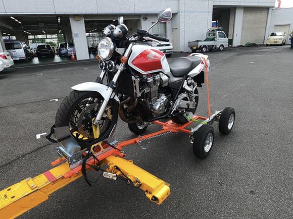 レッカー車でバイクもけん引、JAFがアタッチメント開発