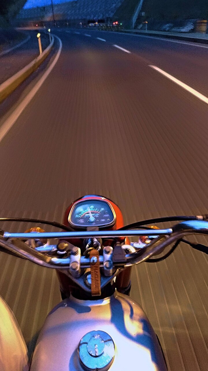 原付バイクで高速道路走るの怖すぎワロタｗｗｗｗｗｗｗ バイク速報