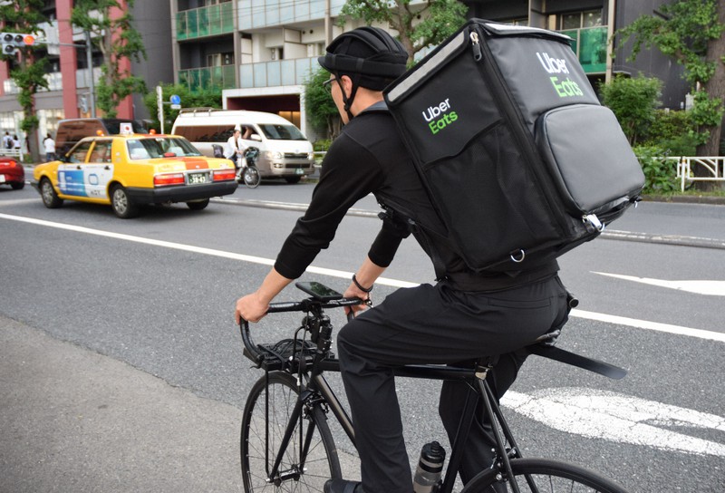 悲報 ウーバーイーツ配達員さん 配達先の女性にとんでもない手紙を渡してしまう バイク速報
