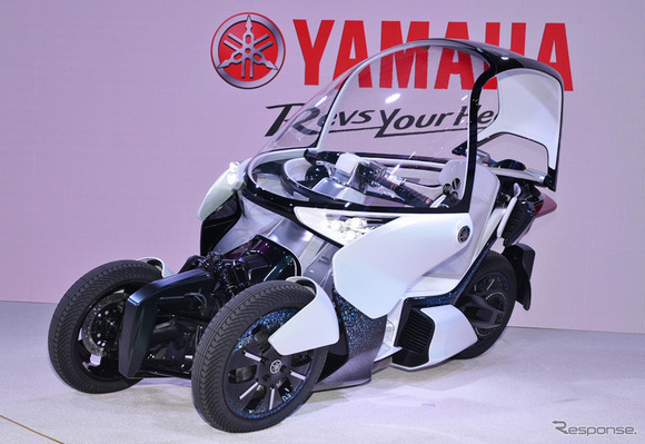 ヤマハ発動機が「転ばないバイク」を市販化へ、日高社長「数年以内に」