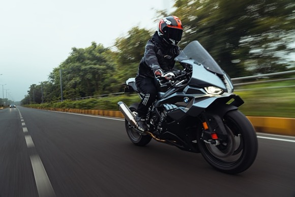 cartist-sarvam-hYbuIOuVc8E-unsplash