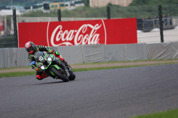 【鈴鹿8耐】カワサキ26年ぶりの勝利、#10 Kawasaki Racing Teamが優勝 	