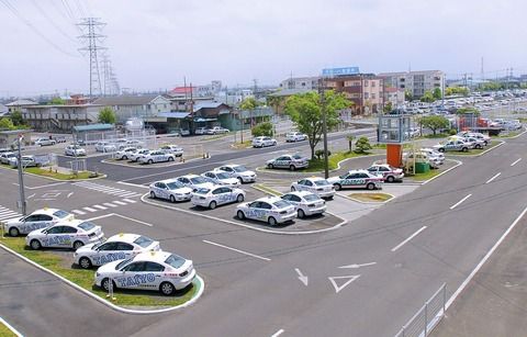 【悲報】おじさんワイ、教習所で浮く