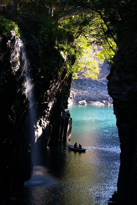480px-Takachiho-gorge