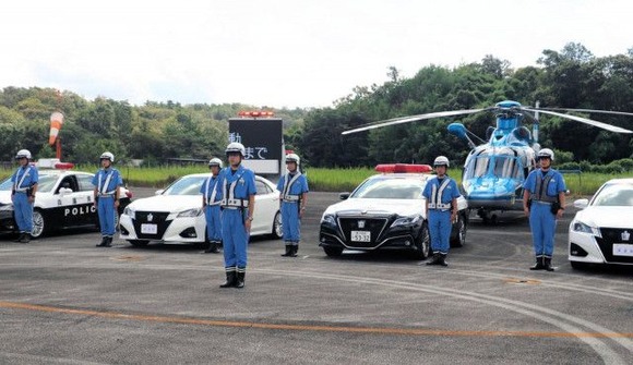 兵庫県警、ヘリコプターを使った交通取り締まりを開始