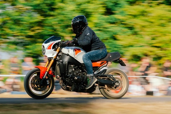 嘘つき「バイク乗ってるとモテるぞ」ぼく「んなわけｗｗｗ」