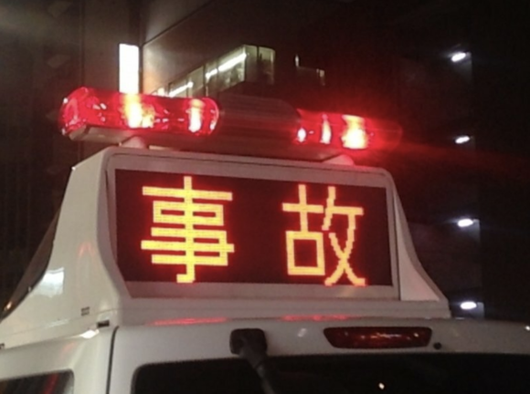 横浜市の交差点でバスとオートバイ衝突、１６歳高校生が死亡