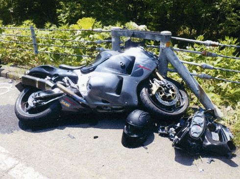 バイクで事故って10万～20万位支払ったけどさ、保険適用してなかったら1000万円位かかってる