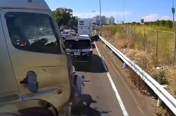 バイクとトラックの正面衝突事故、これどっちがどのくらい悪いの？