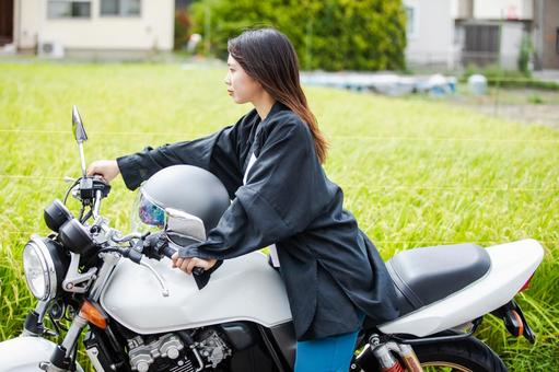 最近バイク始める女が多い”理由”が分かってしまった……