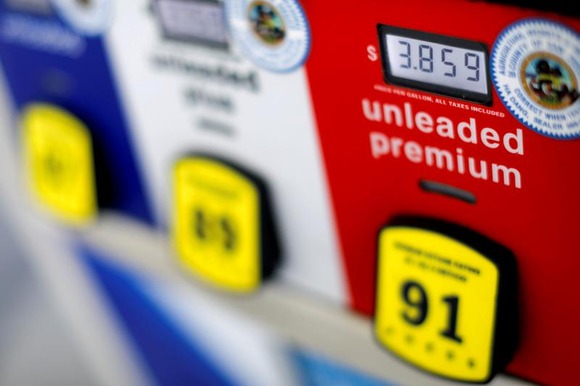 米政権、ガソリン価格高止まりに「いら立ち、石油価格が下落してもガソリン価格は下げていない」