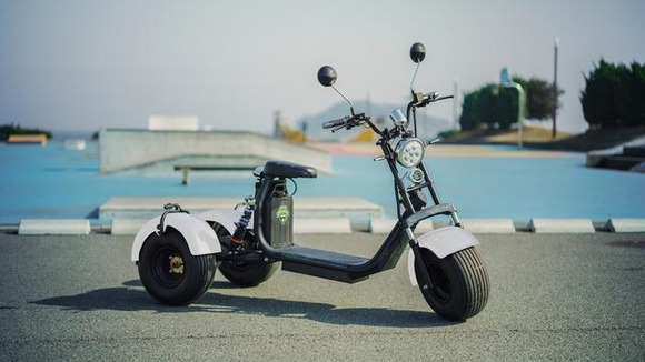 公道も走れる大人のかわいい電動三輪車「Kintone Trike」