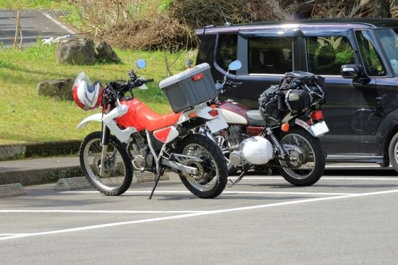 バイクのくせに車の駐車スペースに止めるやつｗｗｗｗｗｗｗｗ