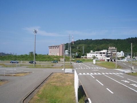 田舎に免許取りに行くんだが持ってくといいもの教えてくれ