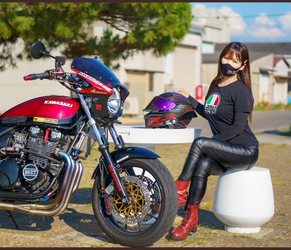 【悲報】バイク乗り女さん、愛車の写真には必ず映り込みたいｗｗｗｗｗｗｗｗｗｗｗ