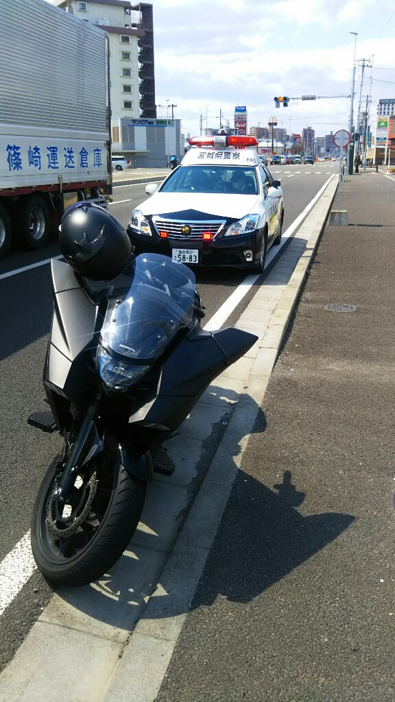 【悲報】バイク乗りぼく、警察官に捕まる…