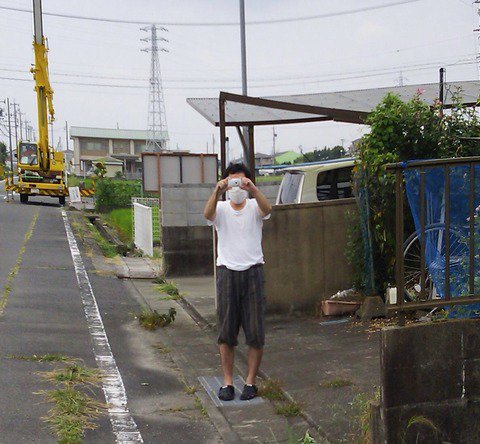 ネット 話題のaiueo700さん 昨日は深夜にチャイム連打 奇声 発煙筒攻撃を喰らう Aiueo700速報