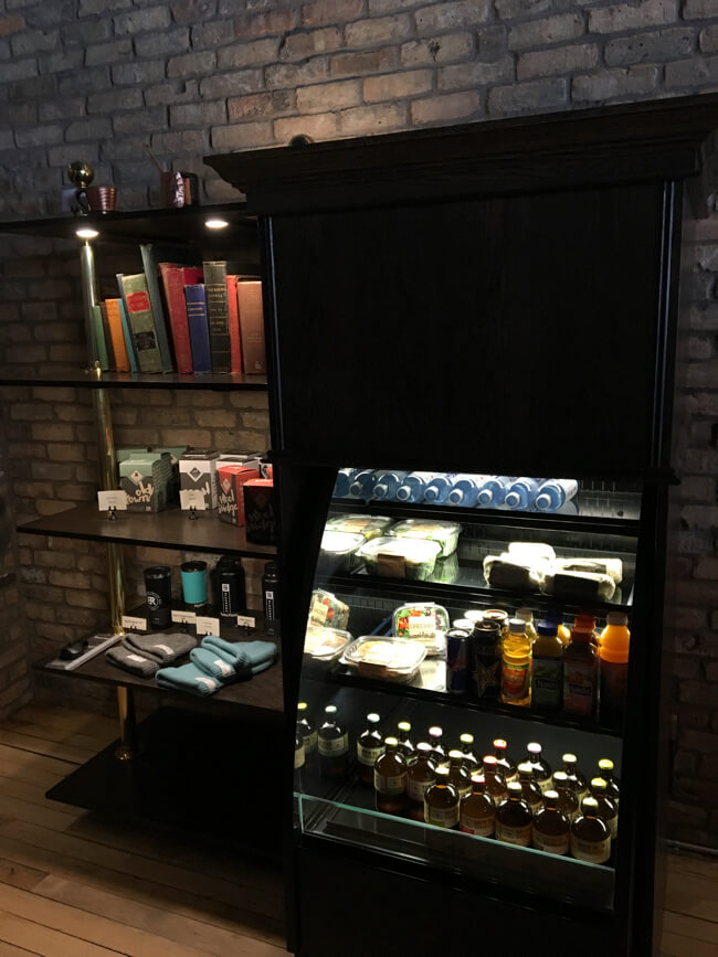 お土産やテイクアウト用な商品棚 | Black Rock Coffee Bar (ブラックロックコーヒーバー) | Portland
