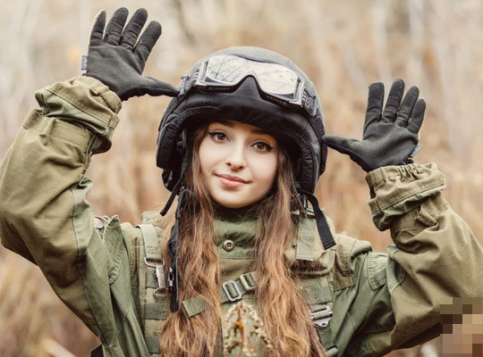 【朗報】ロシアの女軍人、エロ過ぎる強姦不可避 2chライブ