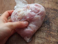 鶏肉とわかめのフライパン蒸し工程1