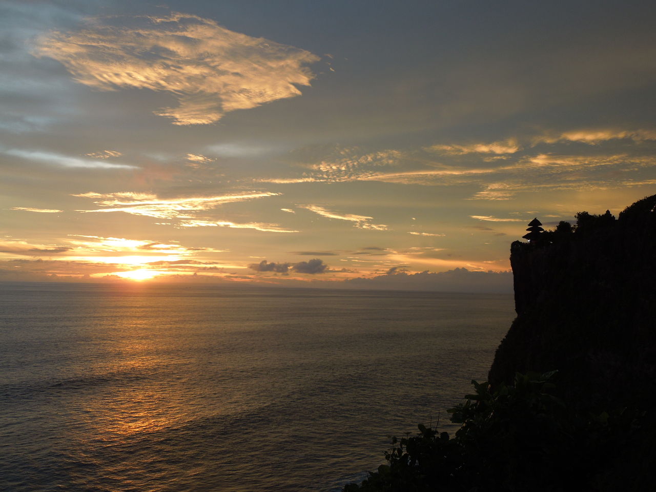 ウルワツ寺院の夕日とケチャダンス バリチリの体験ルポ ブログ ウルワツ寺院の夕日とケチャダンス バリチリの体験ルポ ブログ