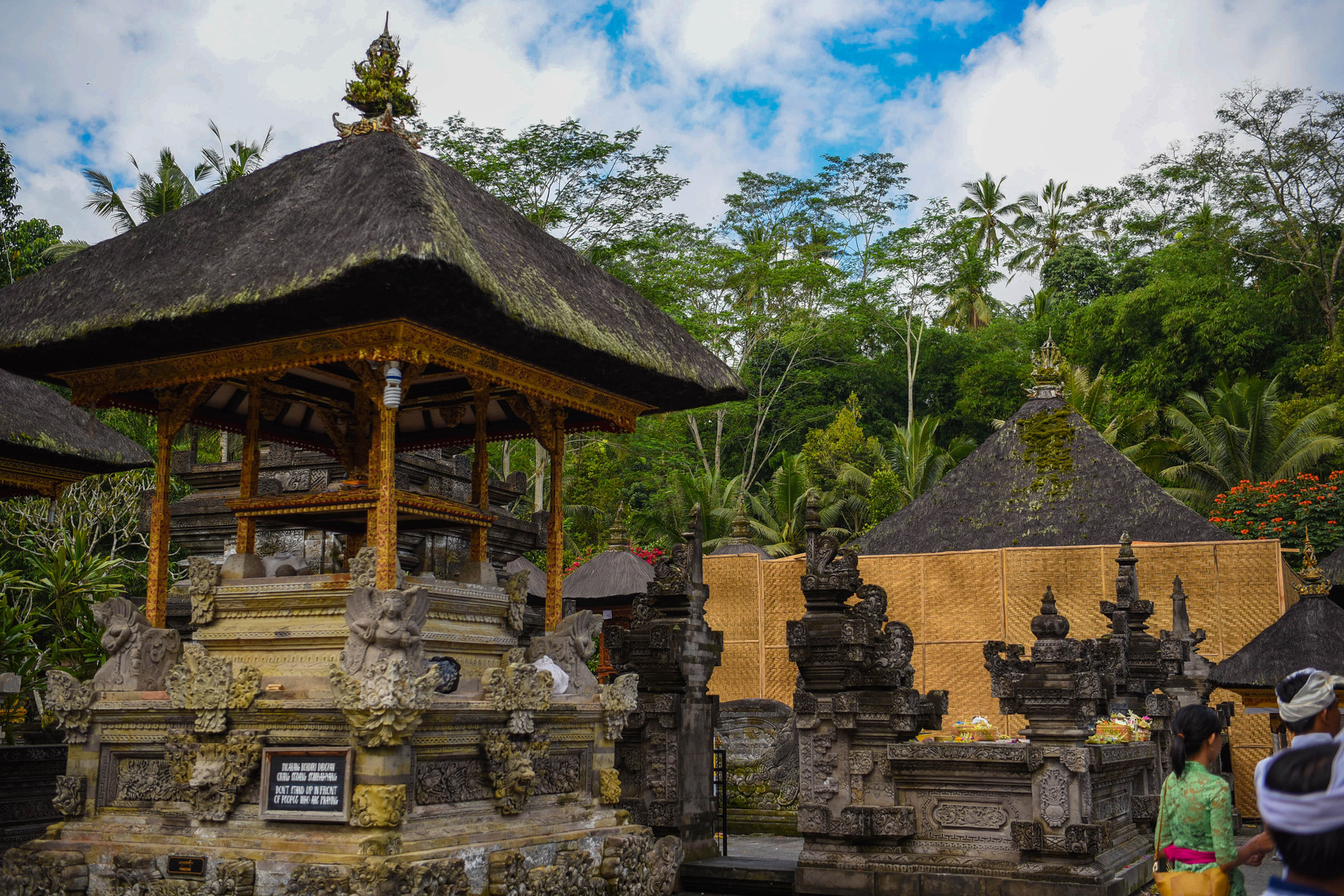 ティルタエンプル寺院 多くのツーリストが 沐浴を体験して 世界各地に 平和の聖水 を持ち帰るといいかもしれません バリ島のブログ バリチリ家の人々 ティルタエンプル寺院 多くのツーリストが 沐浴を体験して 世界各地に 平和の聖水 を持ち帰るといいかもしれません バリ島のブログ バリチリ家の人々