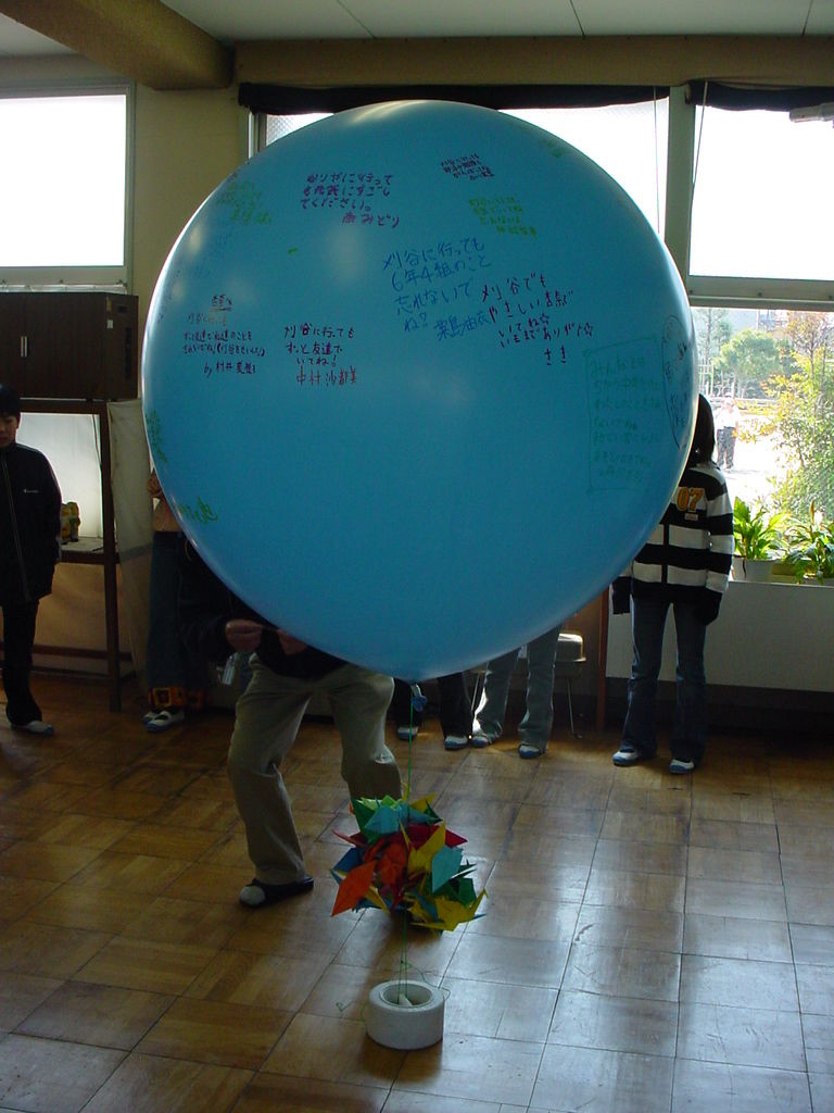 卒業式の演出 バルーンリリース バーニー君のふうせん屋さん