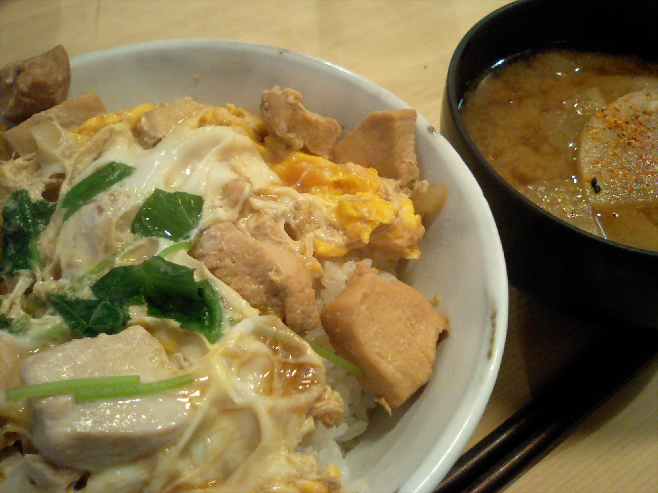 半どん 馬車道 丼と豚汁のお得ランチ 腹八分目 横浜ｂ級食べ歩き