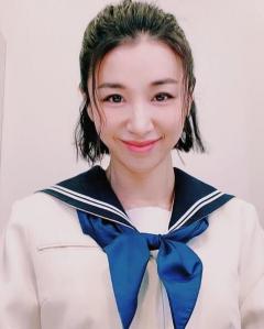 鈴木紗理奈、セーラー服姿が“熟女”すぎて騒然「誰か分からない！」