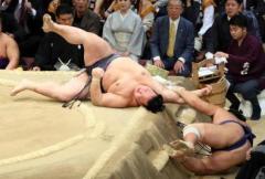 稀勢の里、初日から4連敗