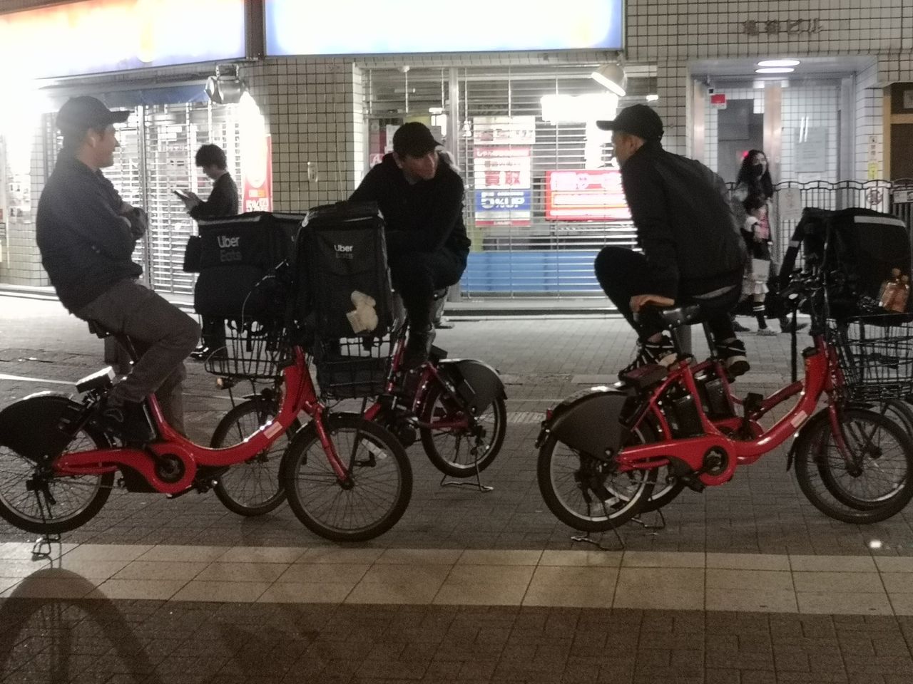 ウーバー イーツ 自転車 危ない