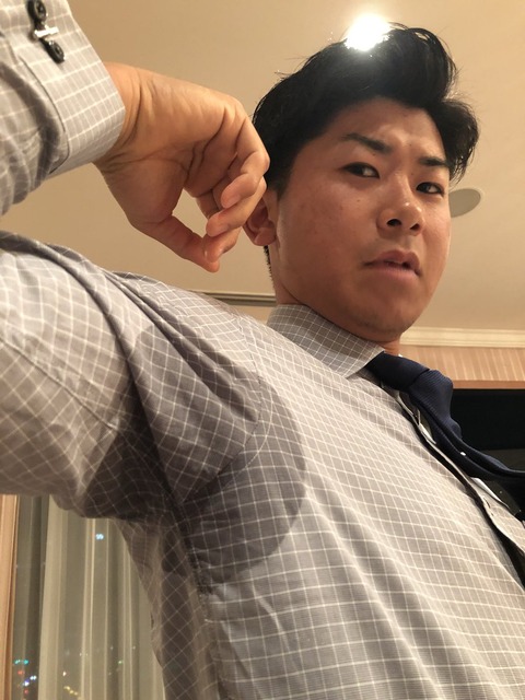 山﨑康晃 ワキ汗たっぷり今永昇太 Jの番記者