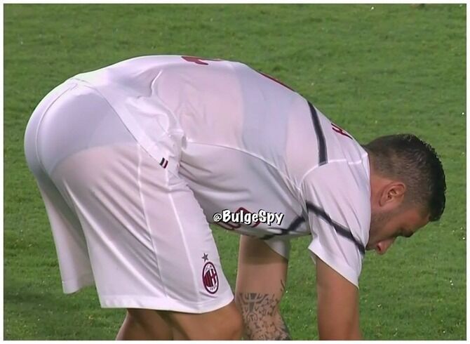 悲報 Acミランのユニフォームがスケスケすぎるｗｗｗｗｗｗｗ 2chフットボールまとめアンテナ