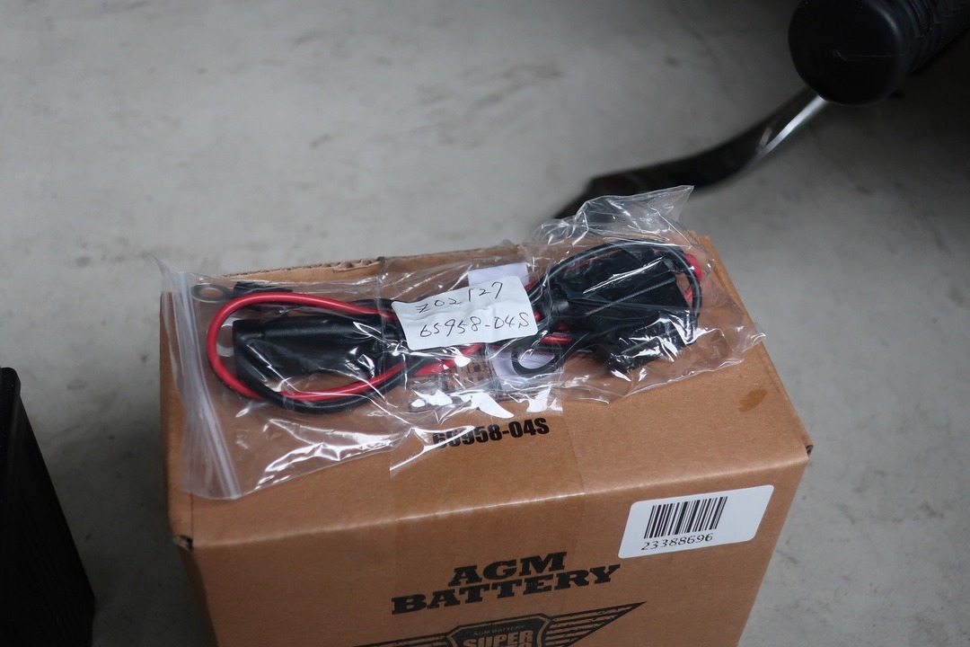 スポーツスター883Rバッテリー交換 (5)