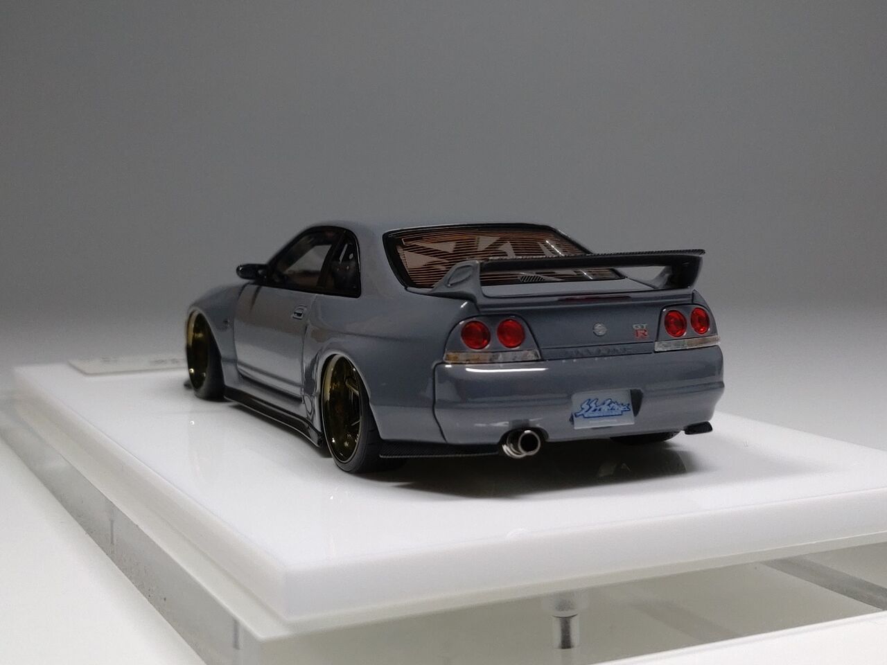 MAKE UP Exclusive- EIDOLON COLLECTION 1/43 Garage Active