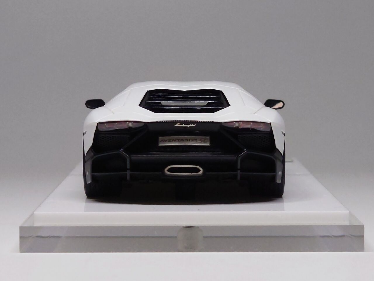 やはり綺麗な....EIDOLON 1/43 Lamborghini Aventador LP720-4 50° Annversario ...