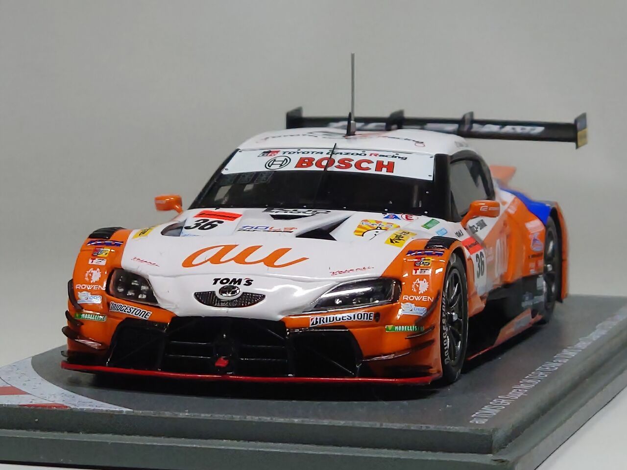 au TOM'S GR Supra 2021 チャンピオンミニカー Sparkモデルカー】『au TOM'S GR Supra』のチャンピオン獲得記念