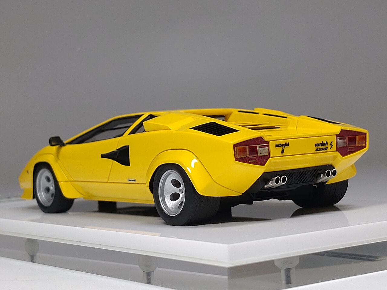 ようやく..EIDOLON 1/43 Lamborghini Countach LP5000S 1982 Yellow