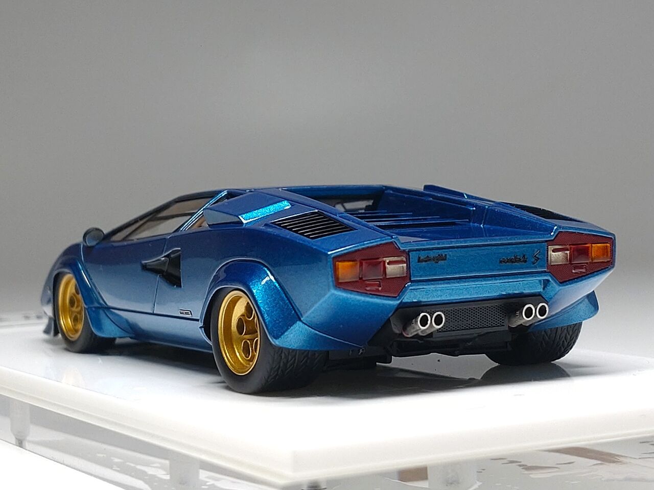 メイクアップ 1/43 カウンタック LP400S 1978 タヒチブルーメタリック