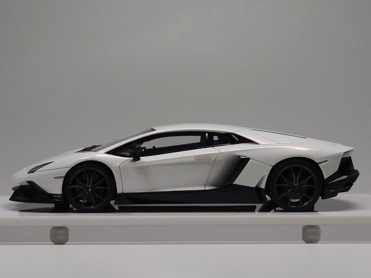 やはり綺麗な....EIDOLON 1/43 Lamborghini Aventador LP720-4 50° Annversario ...