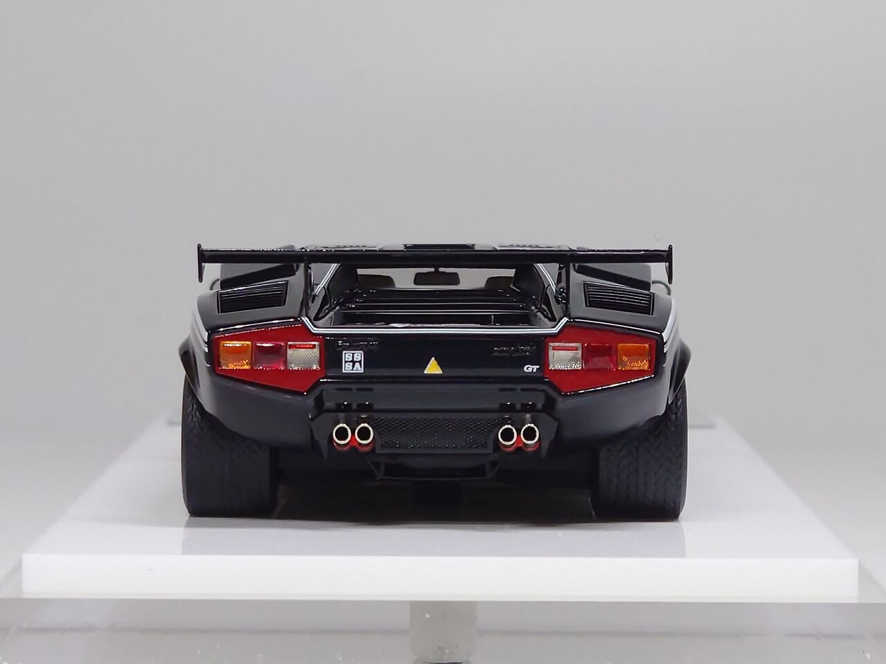 再販に感謝..EIDOLON 1/43 Lamborghini Countach LP500R