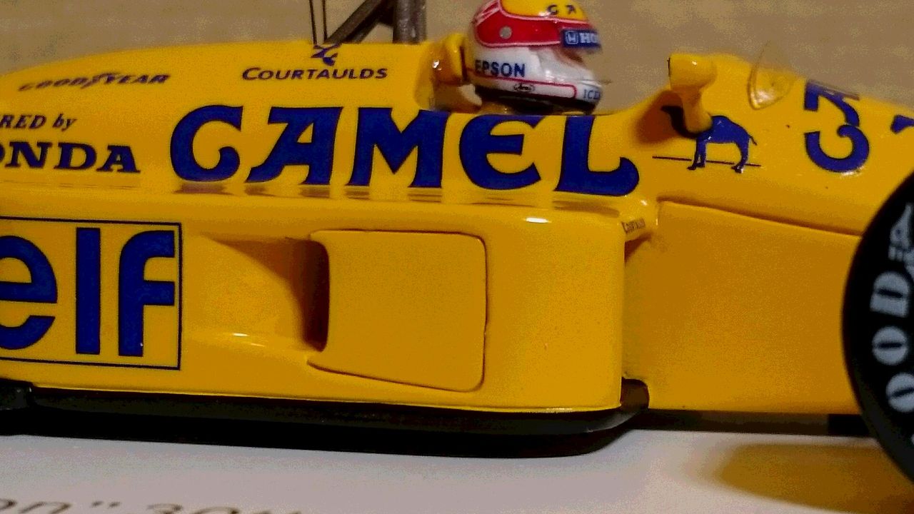 ようやくか?レーシングオン30周年特注スパーク1/43ロータス ようやくか?レーシングオン30周年特注スパーク1/43ロータス