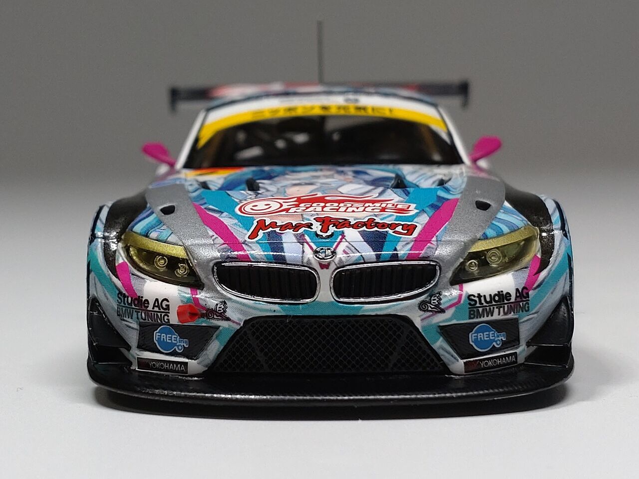 なかなかカッコいいやないですか.1/43 GSR HATSUNE MIKU BMW 2012