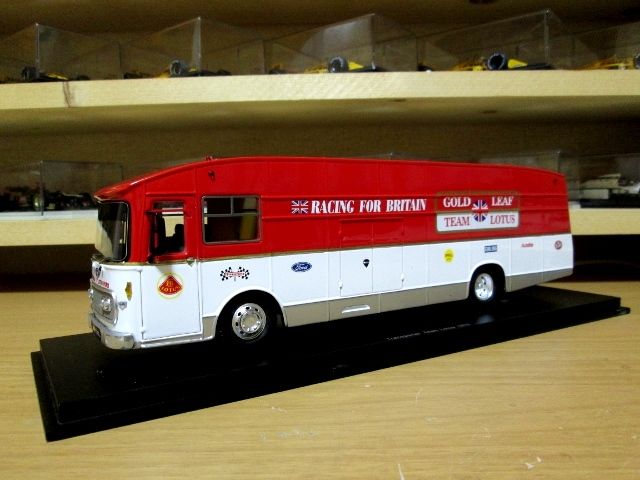 スパークモデル1／43．1967年ティームロータストランスポーターです スパークモデル1／43．1967年ティームロータストランスポーター
