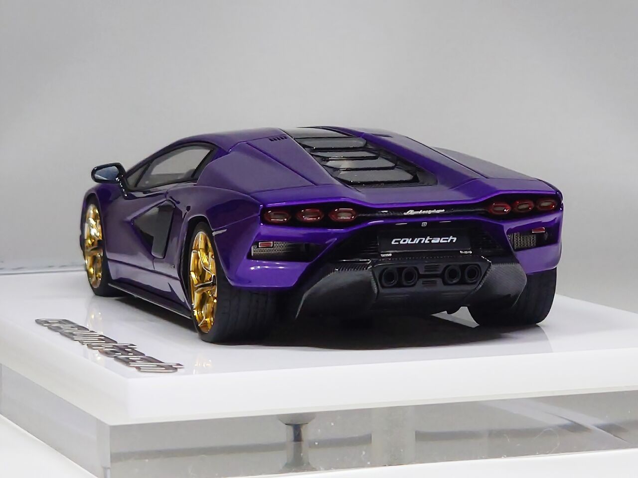 決め手が.EIDOLON COLLECTION 1/43 Lamborghini Countach LP800-4