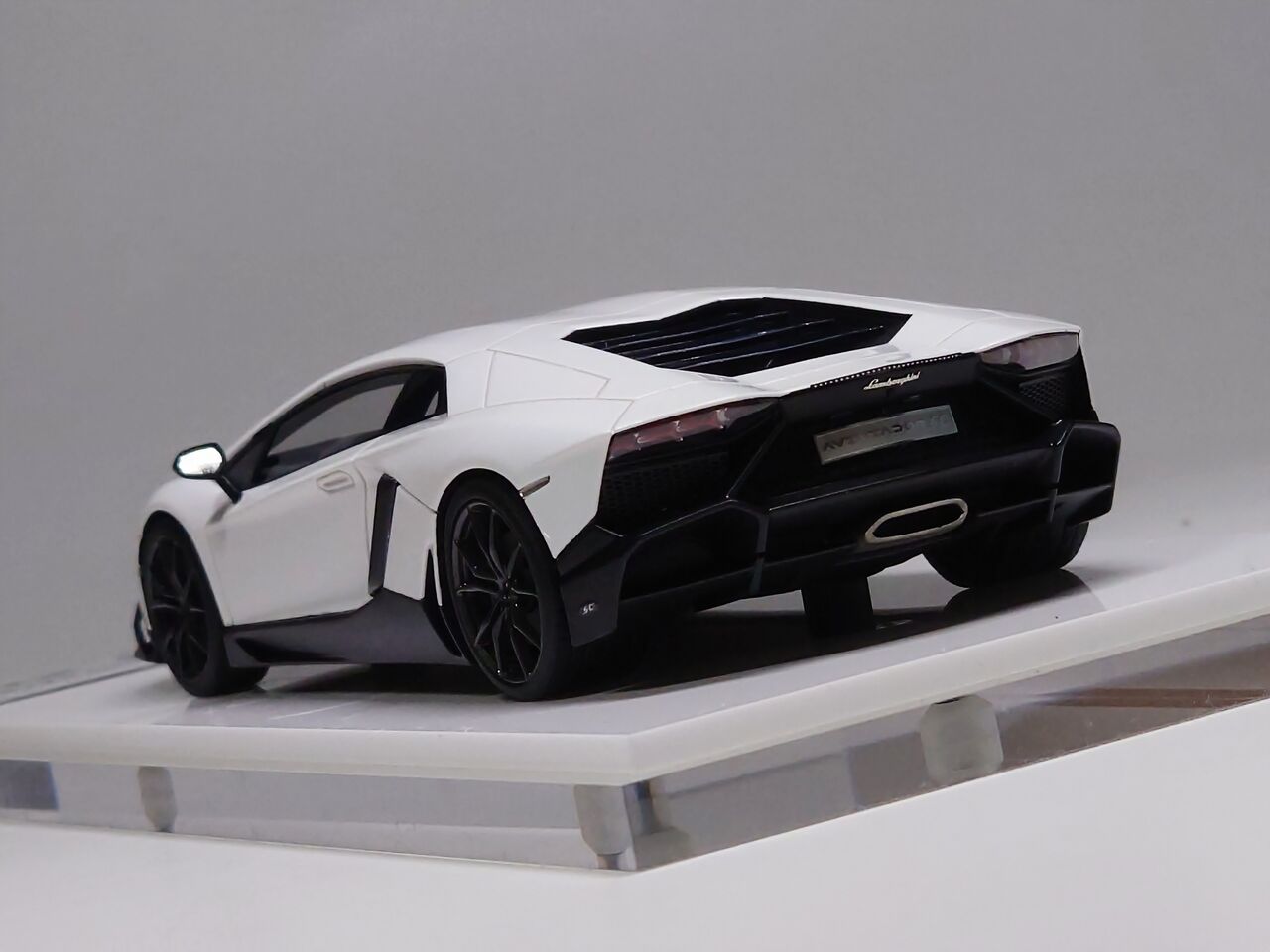 やはり綺麗な....EIDOLON 1/43 Lamborghini Aventador LP720-4 50° Annversario ...